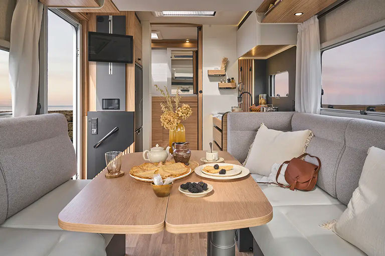 Pilote P690D Evidence – salon