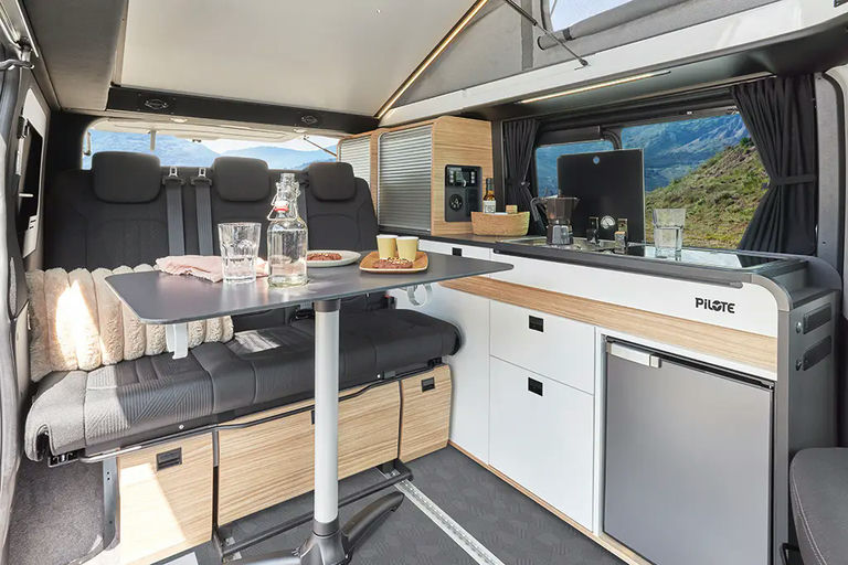 Pilote CV505BC Campervan Evidence – salon
