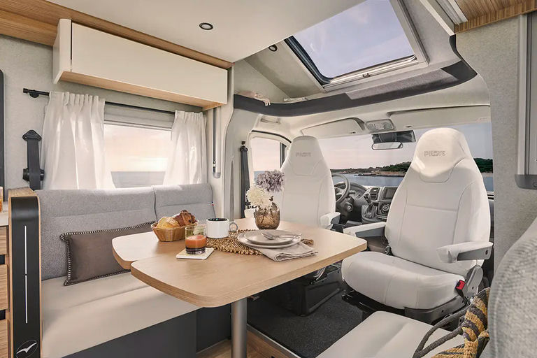 Pilote P740FGJ Evidence – salon