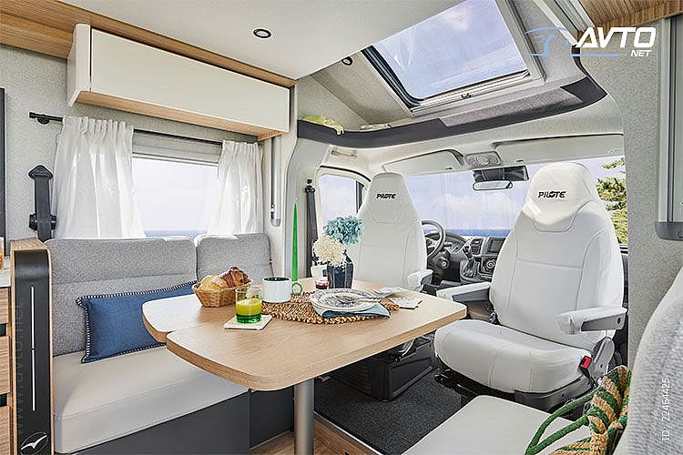 Pilote P740FGJ Expression Avtomatik – salon